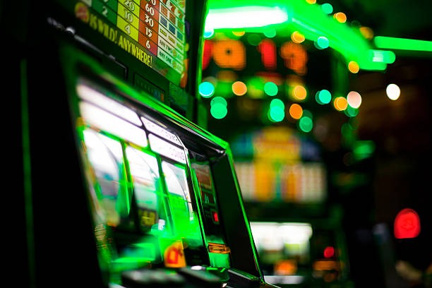 meme 128 platform showing live-dealer tables and sportsbook interface